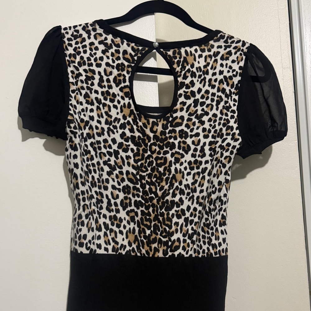 White House Black Market Leopard Sweater Blouse Scoop Neck Back Keyhole Size XS - Picture 4 of 5
